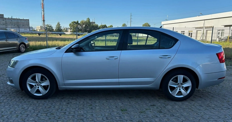 Skoda Octavia cena 39000 przebieg: 286925, rok produkcji 2019 z Sulejówek małe 137